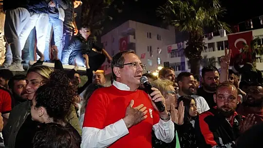 Ayvalık'ta şampiyonluk sevinci meydanlara sığmadı