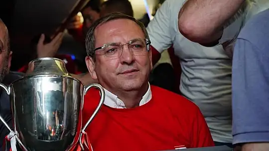 Ayvalık'ta şampiyonluk sevinci meydanlara sığmadı