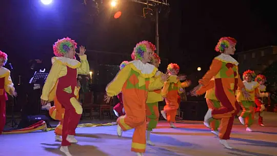 Ayvalık'ta Sebahat-Cihan Şişman Güzel Sanatlar Lisesi öğrencilerinden gençlik konseri