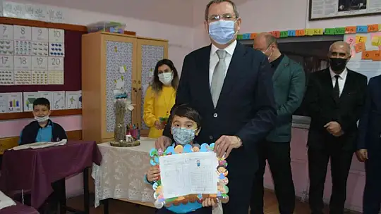 Ayvalık'ta yarı yıl tatilinde öğrencilerin karne heyecanı