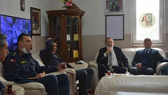 Ayvalık'ta yarı yıl tatilinde öğrencilerin karne heyecanı