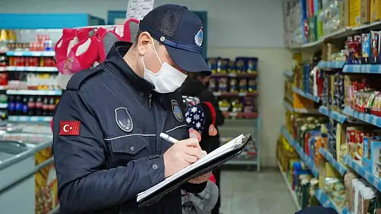 Ayvalık'ta zabıta ekipleri, fahiş fiyatla satış yapanlara göz açtırmıyor