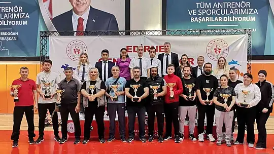 Ayvalıklı tekvandocular başarıya doymuyor