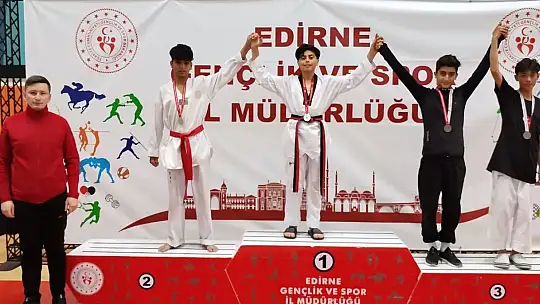 Ayvalıklı tekvandocular başarıya doymuyor