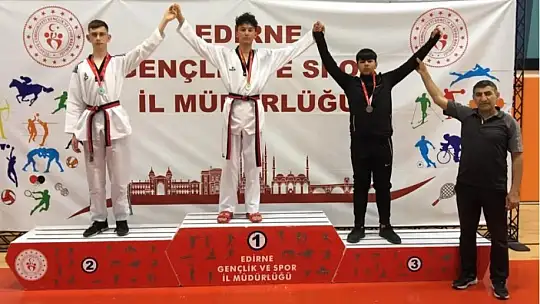 Ayvalıklı tekvandocular başarıya doymuyor