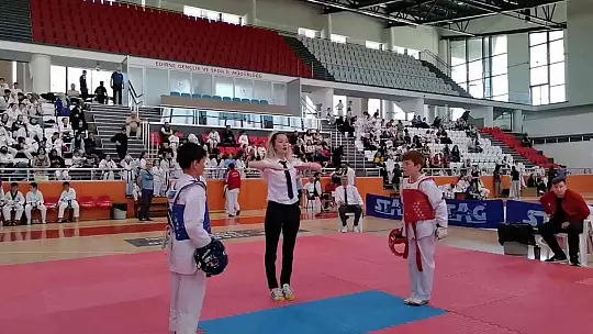 Ayvalıklı tekvandocular başarıya doymuyor