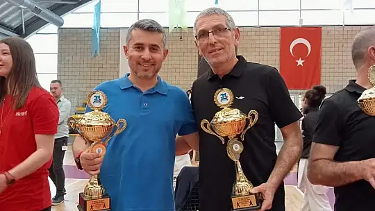 Ayvalıklı tekvandoculardan 23 Nisan armağanı