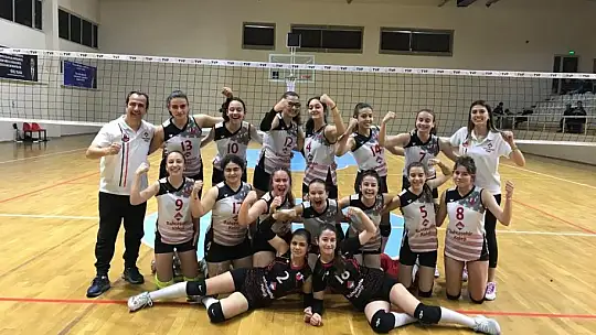 Ayvalıkspor küçük kızlar da il şampiyonu