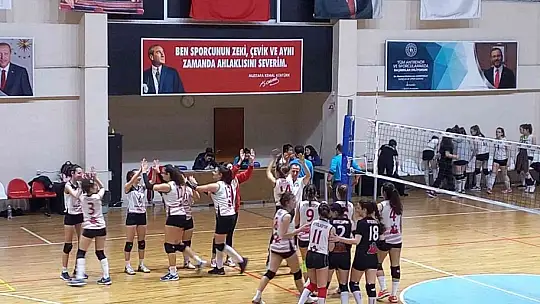 Ayvalıkspor küçük kızlar da il şampiyonu