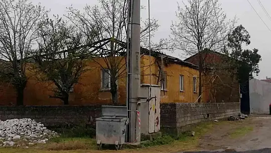 Bacadan düşen kıvılcım evi kül etti