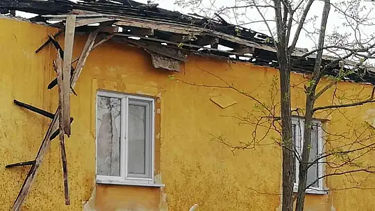 Bacadan düşen kıvılcım evi kül etti