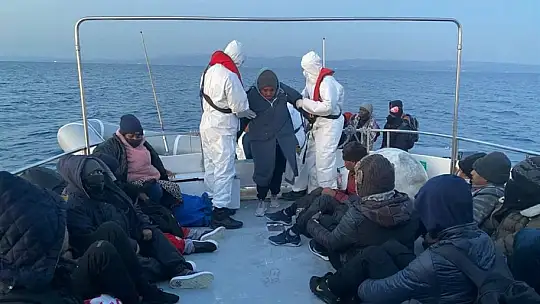 Balıkesir açıklarında 30 düzensiz göçmen kurtarıldı