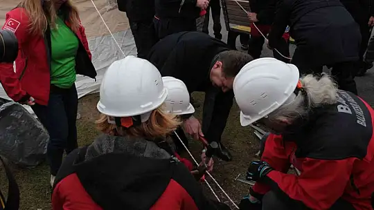 Balıkesir'de 'Deprem Anı ve Tahliye Tatbikatı' yapıldı