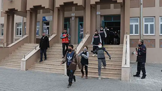 Balıkesir'de 'Deprem Anı ve Tahliye Tatbikatı' yapıldı