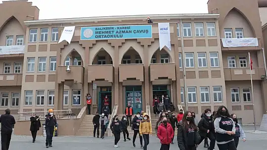 Balıkesir'de 'Deprem Anı ve Tahliye Tatbikatı' yapıldı