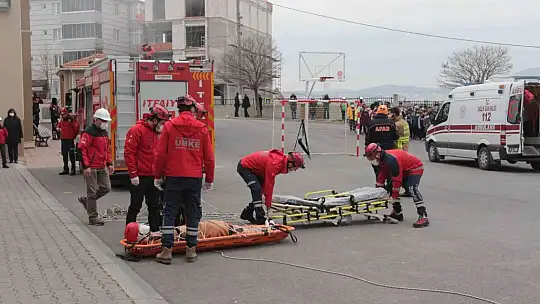 Balıkesir'de 'Deprem Anı ve Tahliye Tatbikatı' yapıldı