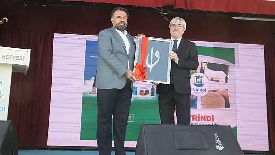 Balıkesir'de Bahar Şenliği'nde kuzu ve oğlaklar yarıştı