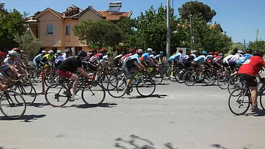 Balıkesir'de bisiklet yarışlarının ikinci gününde ödül töreni yapıldı
