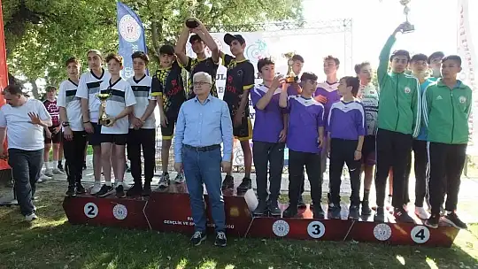 Balıkesir'de bisiklet yarışlarının ikinci gününde ödül töreni yapıldı