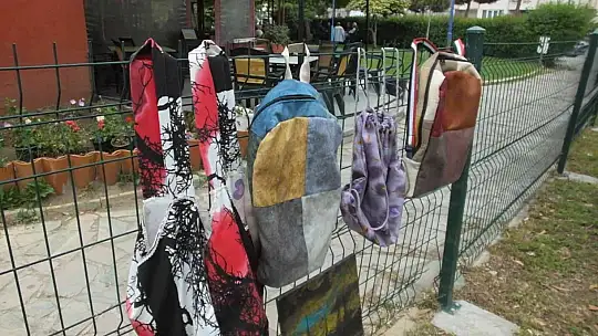 Balıkesir'de engellilerin el emeği göz nuru eserleri sergilendi