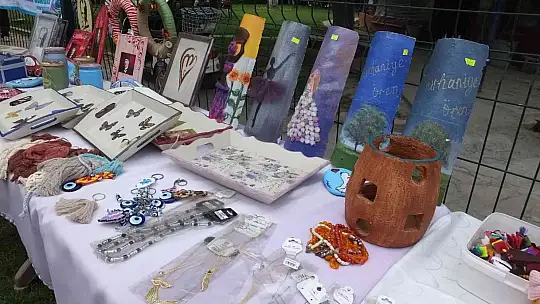 Balıkesir'de engellilerin el emeği göz nuru eserleri sergilendi