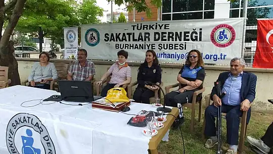 Balıkesir'de engellilerin el emeği göz nuru eserleri sergilendi