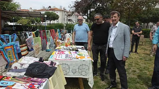 Balıkesir'de engellilerin el emeği göz nuru eserleri sergilendi