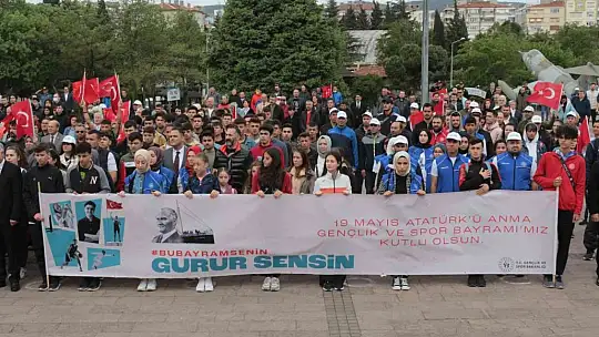 Balıkesir'de gençler 19 Mayıs'ı yürüyüşle kutladı