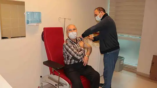 Balıkesir'de ilk TURKOVAC aşısı yapıldı