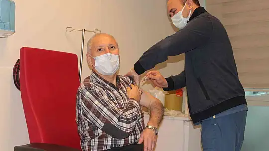 Balıkesir'de ilk TURKOVAC aşısı yapıldı