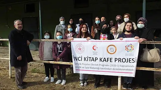 Balıkesir'de kız öğrencilere at binme dersi