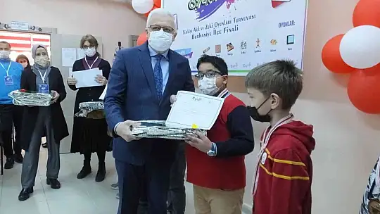 Balıkesir'de öğrencilere zeka ödülü