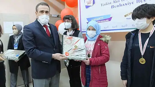 Balıkesir'de öğrencilere zeka ödülü