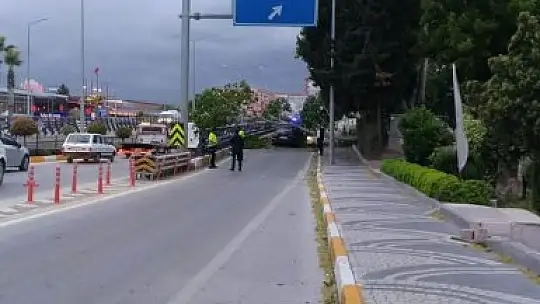 Balıkesir'de sert rüzgar etkili oldu