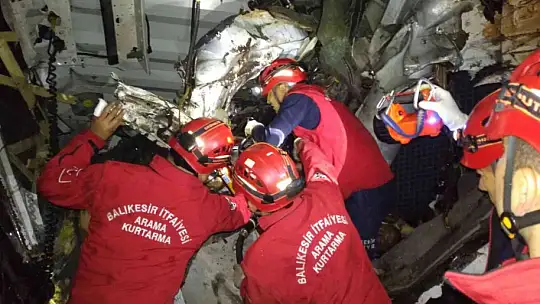 Balıkesir'de tır şarampole uçtu: 1 ölü