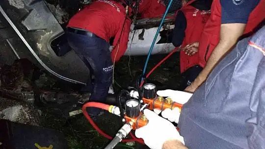 Balıkesir'de tır şarampole uçtu: 1 ölü