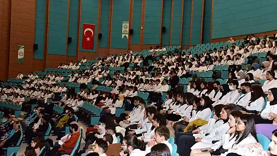 Balıkesir Üniversitesinde, geleceğin hekimleri beyaz önlük giydi