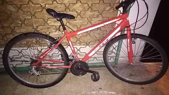 Bandırma'da bisiklet otobüse çarptı