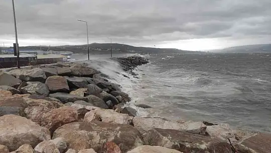 Bandırma'da fırtına etkili oluyor