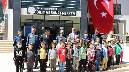 Bandırma'da TÜBİTAK 4006 Bilim Fuarı açıldı