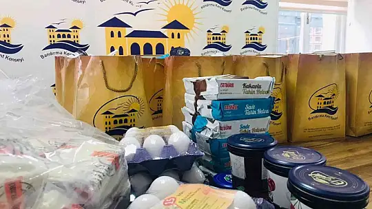 Bandırma Kent Konseyi Arefe günü 100 aileye kahvaltı paketi dağıttı