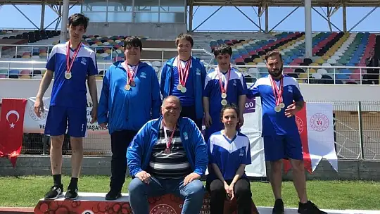 Bandırmalı özel sporcular  madalyaları topladı