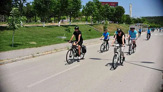 BAÜN'de Öğrenci Toplulukları Festivali gerçekleştirildi