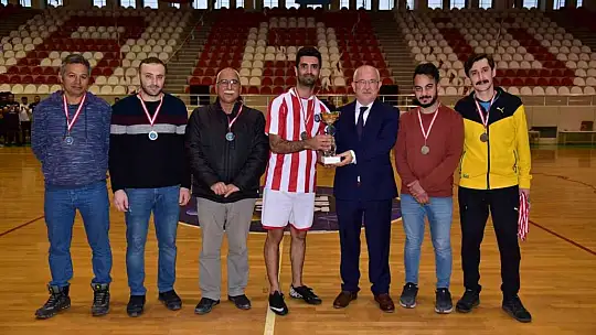 BAÜN Rektörlük kupasını Hastane futbol takımı kazandı