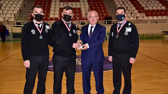 BAÜN Rektörlük kupasını Hastane futbol takımı kazandı