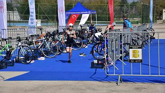 BAÜN, Triatlon İl Birinciliği müsabakalarına ev sahipliği yaptı