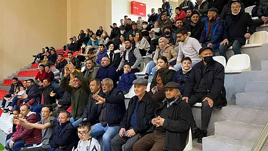 Bigadiç Belediyespor lideri devirdi
