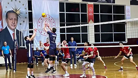 Bigadiç Belediyespor lideri devirdi