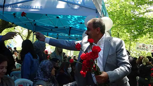 Bigadiç'te binlerce vatandaş festivalde bir araya geldi