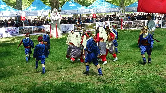 Bigadiç'te binlerce vatandaş festivalde bir araya geldi